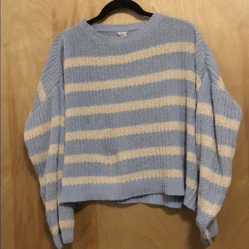 Baby blur &white striped cropped sweater.